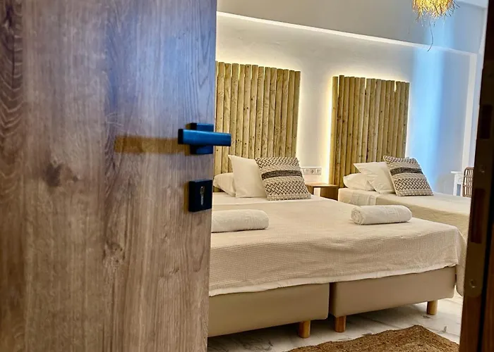 Athina Rooms - Lounge Apartments Guest house 3*