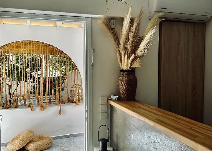 Athina Rooms - Lounge Apartments Guest house 3*