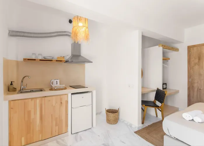 Athina Rooms - Lounge Apartments Guest house 3*