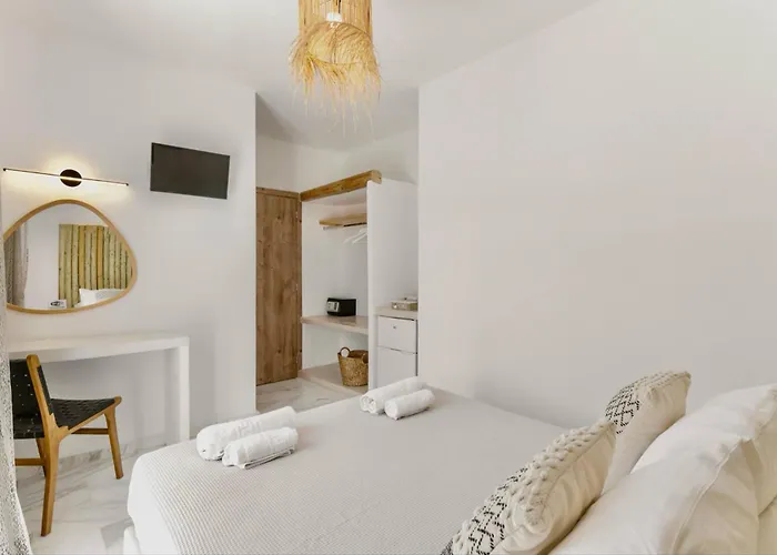 Guest house Athina Rooms - Lounge Apartments 3*