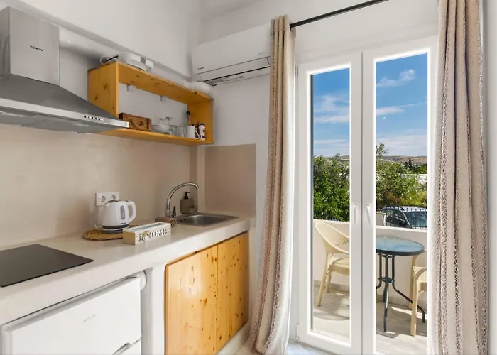 Athina Rooms - Lounge Apartments Guest house 3*